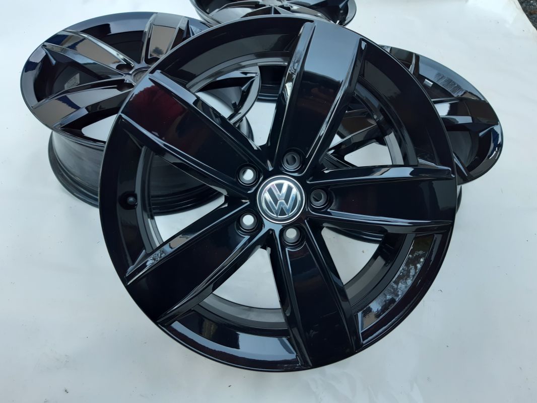 Sada disků Corvara černé Tiguan / Passat ET38 6,5J x 17 Volkswagen OEM