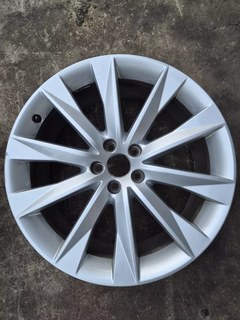 Alu disk AUDI 4K9071490 8,5Jx20 ET37 stříbrný 1 kus