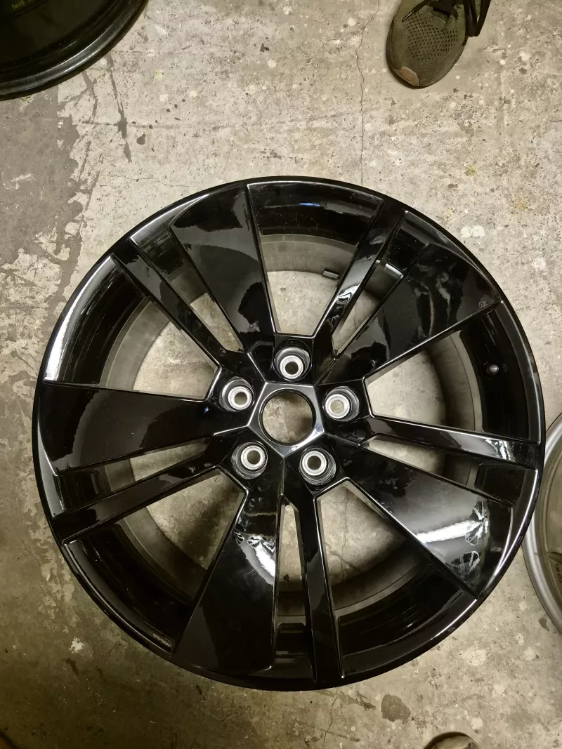 Kusový Alu disk Škoda Superb ET44 8j R18 3V0601025AG