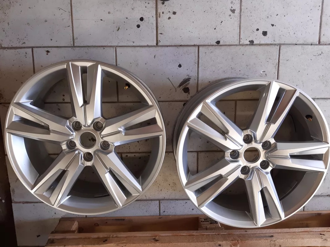 Kusový disk Seat Ateca R18 7j ET45 575601025G Audi