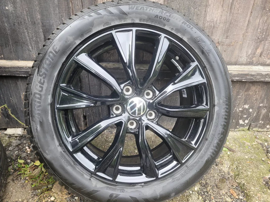 Nová celoroční kola VW Transporter T7 Toshima black ET60 7,5J x 18 7t0601025E Volkswagen OEM