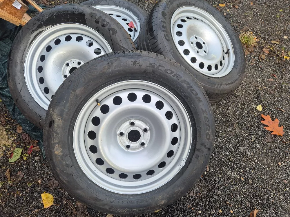 Nová letní sada plechových kol Volkswagen ID Buzz stříbrné R18 ET56 et45 x 18 1n3601027a Volkswagen OEM