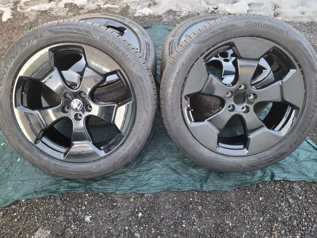 Nová Zimní / Celoroční kola originál Volkswagen ID Buzz Black R20 přední 8J ET45 1T3601025AB zadní ET58 10J 1T3601025AC Volkswagen OEM