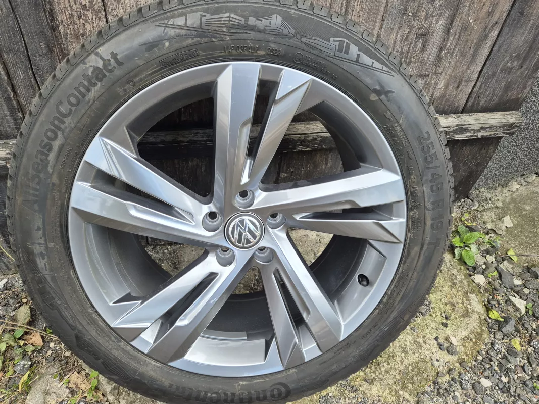 Nová zimní celoroční sada alu kol originál VW Volkswagen Tiguan R-line Valencia ET38 8,5J x 19 Volkswagen OEM