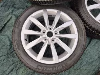 Nová zimní kola originál Volkswagen Golf 5 6 7 Dijon ET48 6J X 17 včetně zimních pneu Volkswagen OEM Nová zimní kola originál Volkswagen Golf 5 6 7 Dijon ET48 6J X 17 včetně zimních pneu Volkswagen OEM
