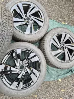 Nová Zimní sada alu kol originál Volkswagen Touareg III Nevada Black ET33 9J x 20 760601025AA Goodyear Volkswagen OEM