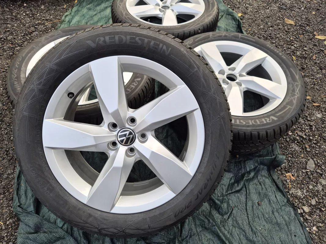 Nová zimní sada alu kol originál VW Volkswagen Tcross ChesterfieldR17 ET39 6,5J 2GM601025D Volkswagen OEM