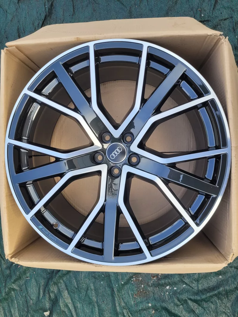 Sada alu disků Audi Q8 RSQ8 ET21 10J x 22 5x112 4m8601025q Audi OEM