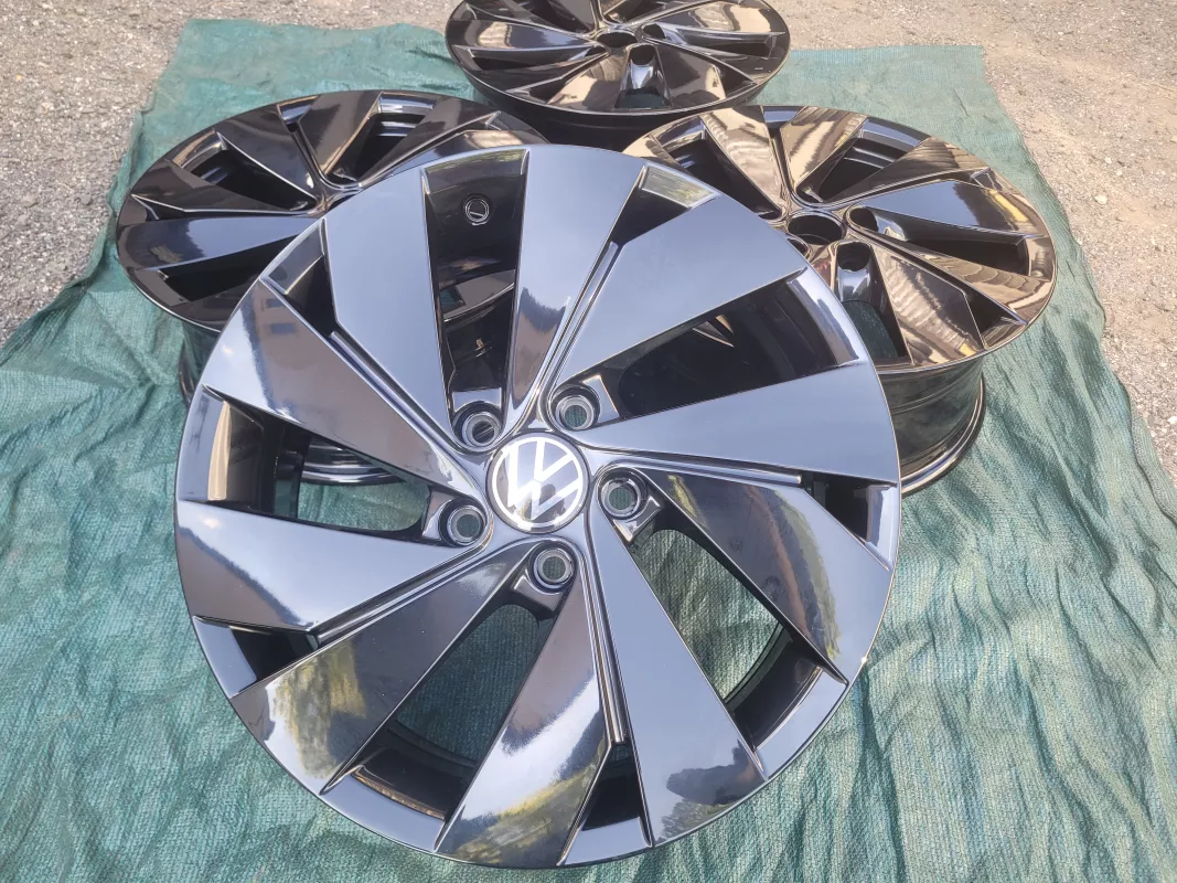 Sada disků Bari černé VW Tayron Passat Volkswagen Tiguan 3 ET40 7J x 17 571601025 Volkswagen OEM