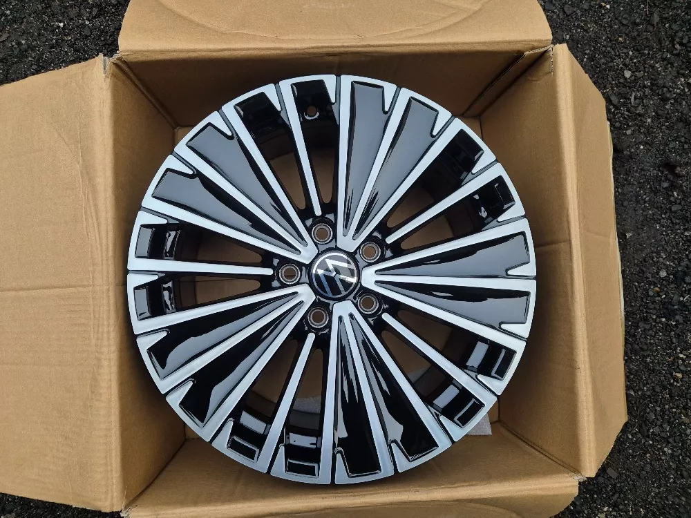 Sada disků Napoli Passat B9 ET41 7,5J x 17 3J0601025C Volkswagen OEM