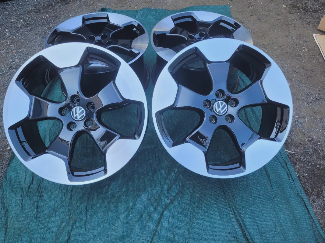 Sada disků Volkswagen ID.BUZZ - Stockton Bicolor - přední 8x20 ET45 kód 1T3601025AB 10x20 ET58 kód 1T3601025AC Volkswagen OEM