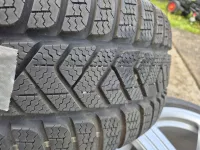 Zimní kola originál Volkswagen Golf GTI R Cadiz ET49 7,5J X 18 včetně zimních pneu Pirelli sottozero 3 225/40/18 Volkswagen OEM