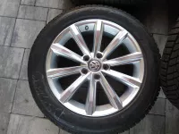 Zimní kola originál Volkswagen Passat B8 ET40 7J X 17 včetně zimních pneu Goodyear 215/55/17 Volkswagen OEM Zimní kola originál Volkswagen Passat B8 ET40 7J X 17 včetně zimních pneu Goodyear 215/55/17 Volkswagen OEM