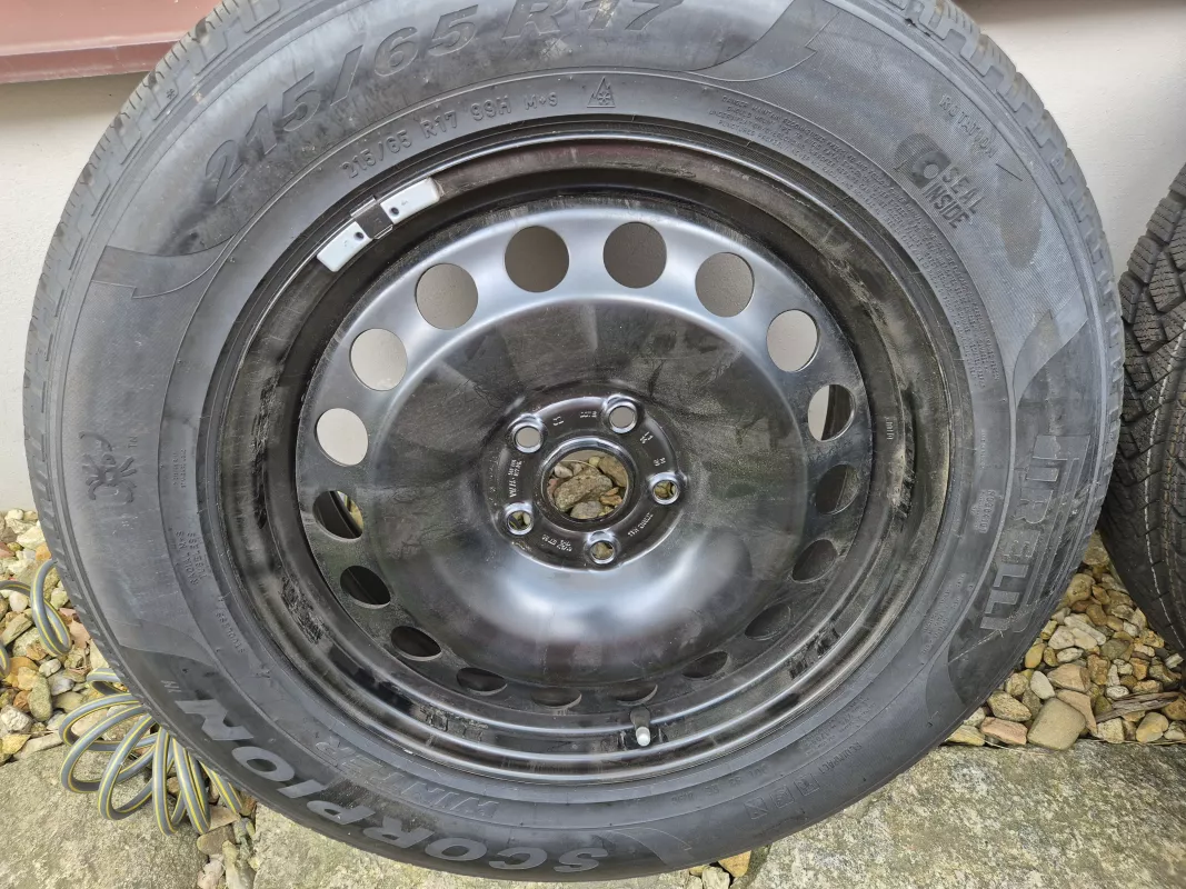 Zimní ocelová sada original VW Tiguan Tayron ET38 6,5J x 17 5qf601027j Pirelli Volkswagen OEM