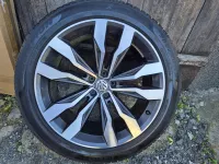 Zimní sada alu kol originál Volkswagen Touareg III Suzuka Black ET31 9,5J x 20 760601025L Pirelli | ET33