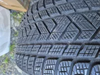 Zimní sada alu kol originál Volkswagen Touareg III Suzuka Black ET31 9,5J x 20 760601025L Pirelli Volkswagen OEM
