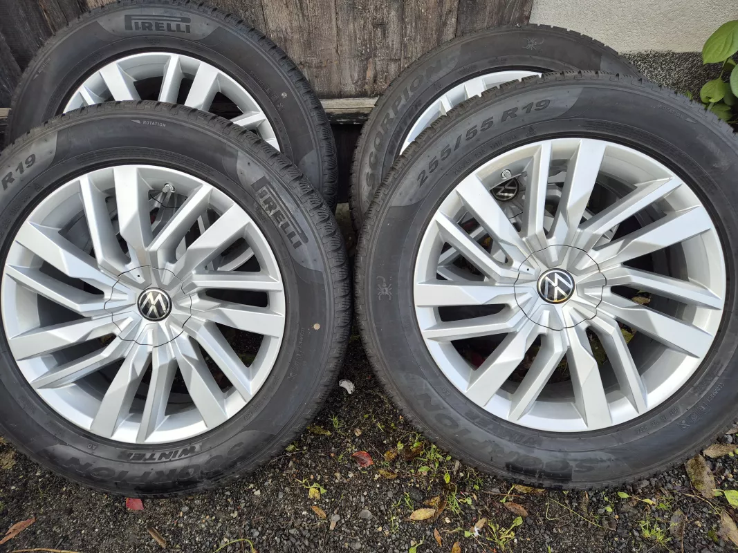 Zimní sada alu kol originál Volkswagen Touareg III Osorno ET28 8J x 19 Volkswagen OEM