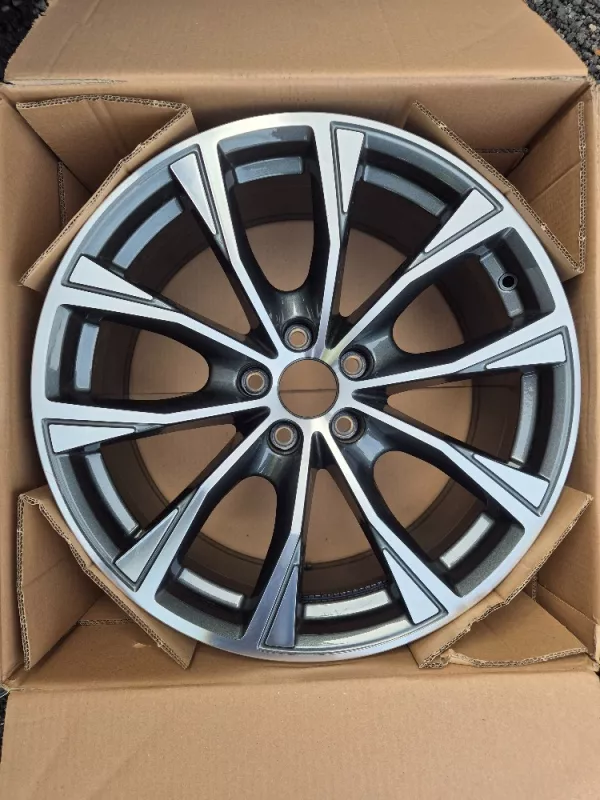 Alu disk audi a6 s6 r19 et40 8,5j kod 4p0601025f 1 kus