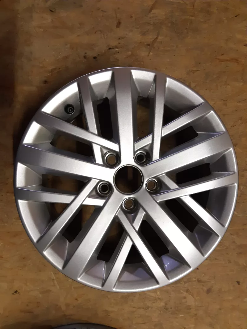 Alu disk Volkswagen Polo Santana R15 6j et40 6RD601025C Audi