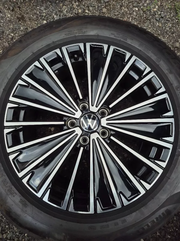 Letní kola Volkswagen Napoli Tayron ET40 7.5J x 18 Pirelli Volkswagen OEM
