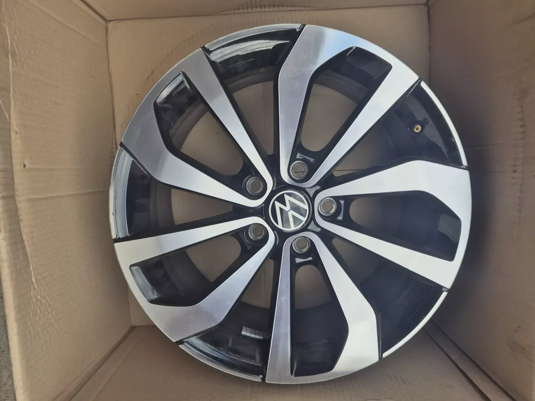 Sada alu disků originál Volkswagen Johanesburg CNC T-roc ET45 7J x 17 2GA601025Ag Volkswagen OEM