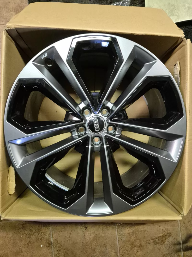 Sada disků AUDI Q7 RSQ7 4M0601025DD 9,5Jx21 ET31