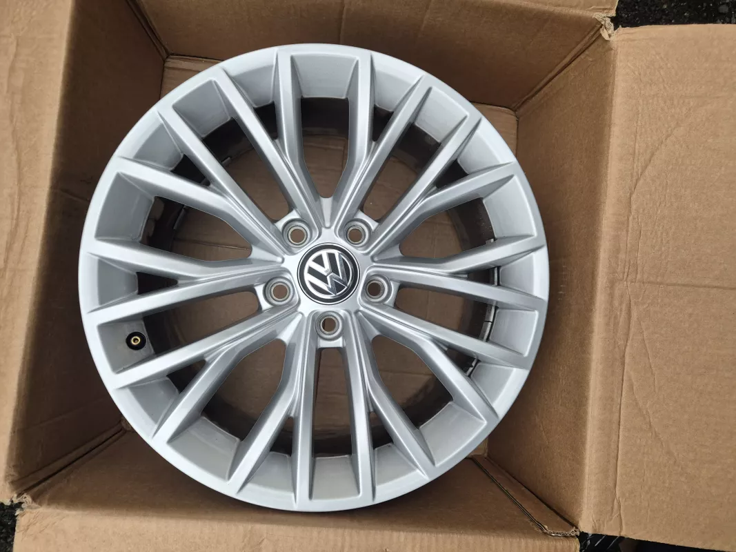 Sada disků Cardif VW Volkswagen Passat Alltrack / Arteon ET40 7,5J x 17 3G8601025H Volkswagen OEM