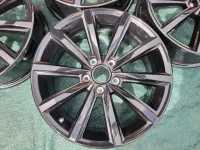 Sada disků London černé VW Passat Tiguan ET40 7J x 17 3G0601025D Volkswagen OEM