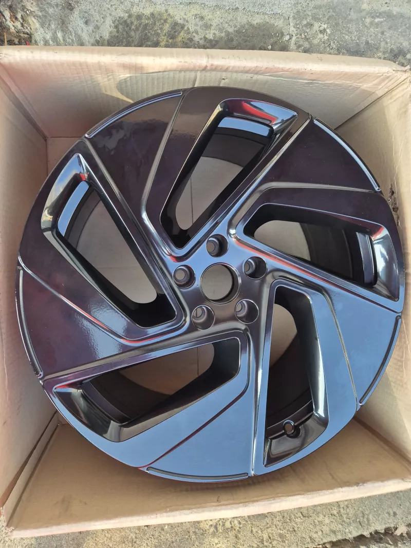 Sada disků Montreal černé Volkswagen ID.7 ET47 / ET40 9,5J / 8,5J x 20 Volkswagen OEM