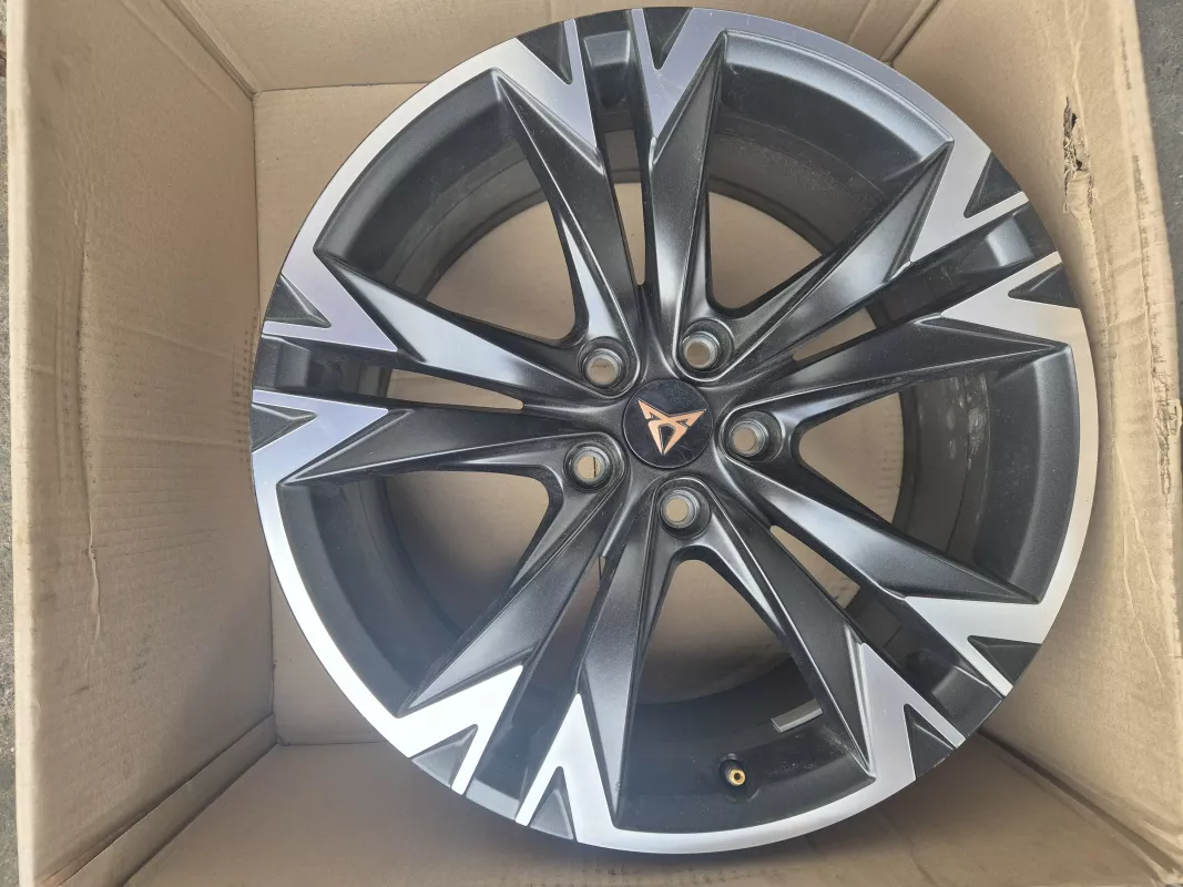 Sada disků originál Cupra Formentor ET40 8J x 18 5FF601025J Seat OEM