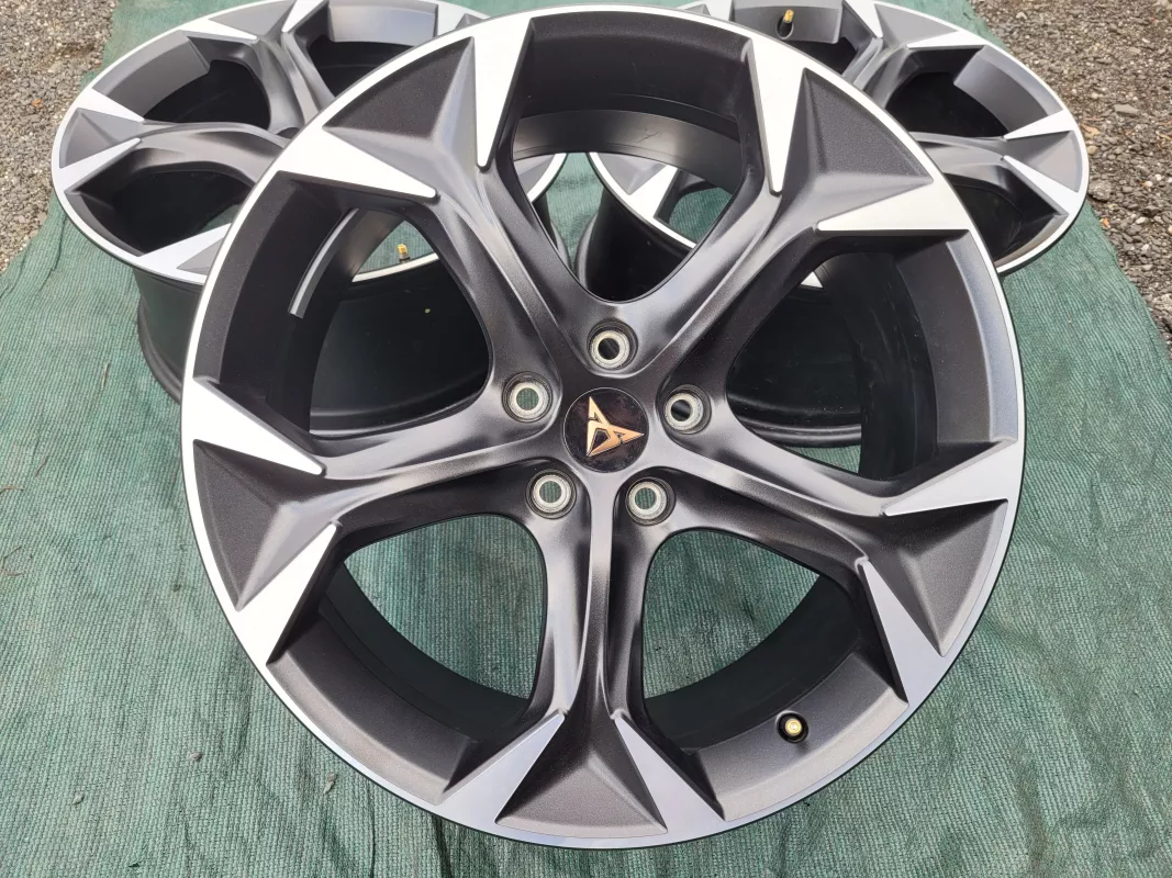 Sada disků originál Seat Cupra Formentor ET40 8J x 19 5FF601025e Seat OEM