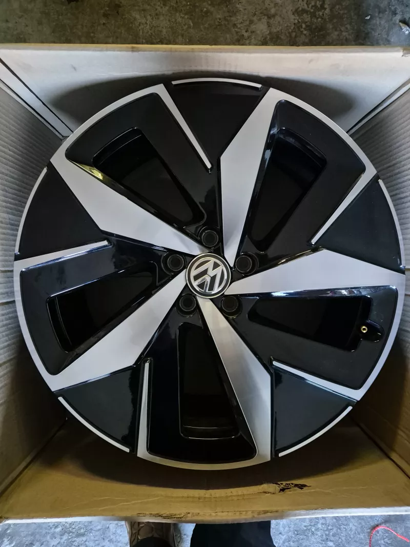 Sada disků Volkswagen ID.4 ID4 ID5 Ystad ET45 / ET42 8J / 9J x 20 Volkswagen OEM