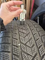 Zimní sada alu kol originál Volkswagen Touareg III Suzuka Black ET31 9,5J x 20 760601025L Pirelli Volkswagen OEM