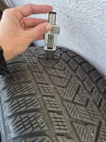 Zimní sada alu kol originál Volkswagen Touareg III Suzuka Black ET31 9,5J x 20 760601025L Pirelli Volkswagen OEM