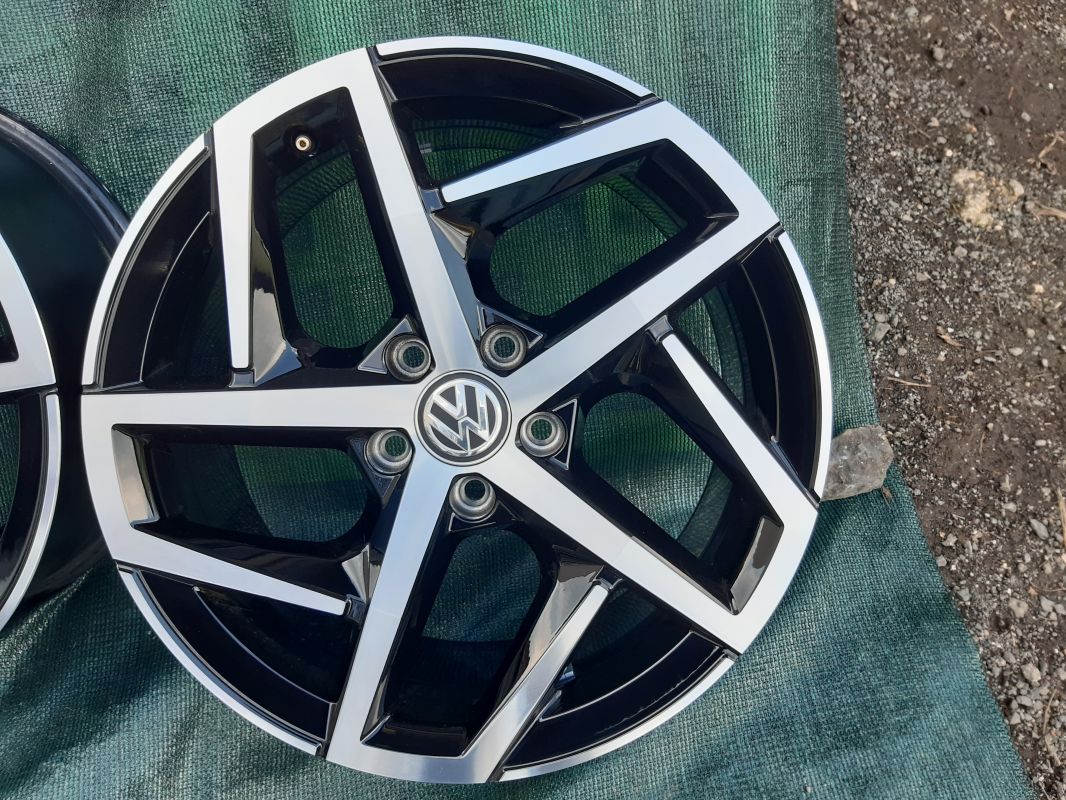 Sada alu disků originál Volkswagen Dallas VIII Golf 8 ET51 7,5J x 18 5H0601025G Volkswagen OEM
