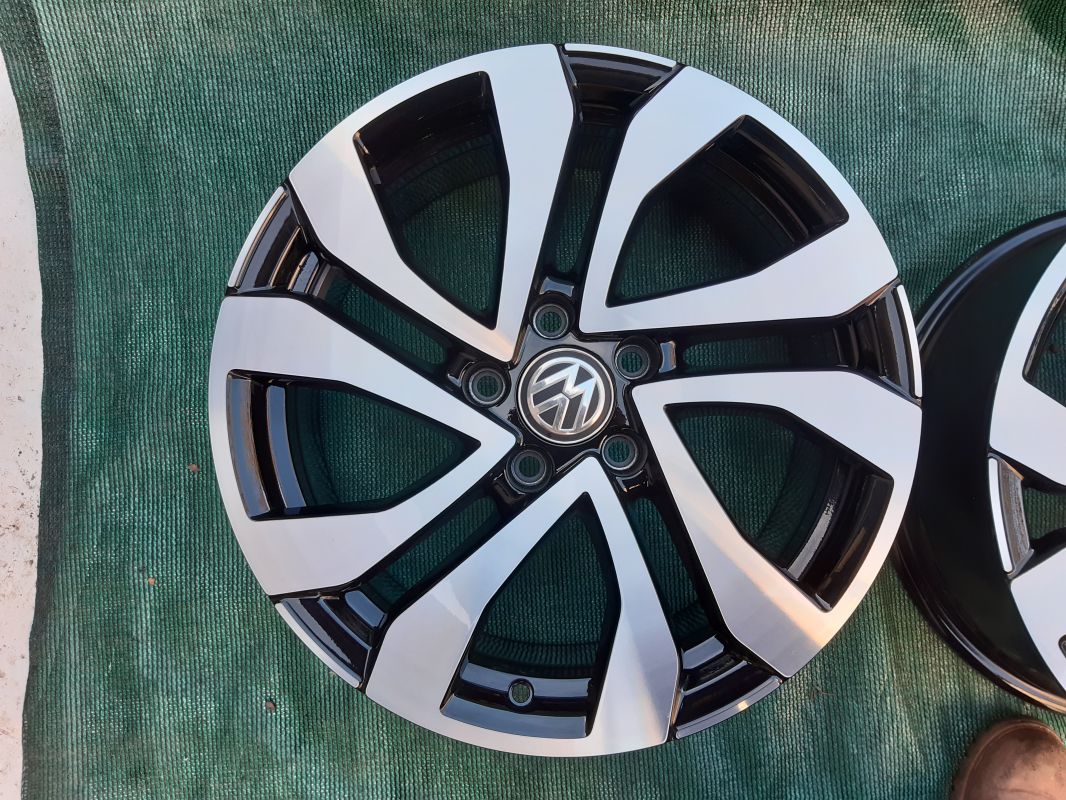 Sada disků Jantes VW Passat Volkswagen Tiguan ET40 7J x 17 5NA601025AL Volkswagen OEM