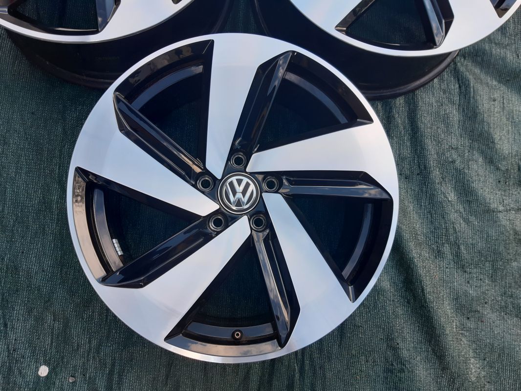 Sada disků originál VW Volkswagen Milton Keynes Golf GTI ET49 7,5J x 18 5G0601025CN Volkswagen OEM