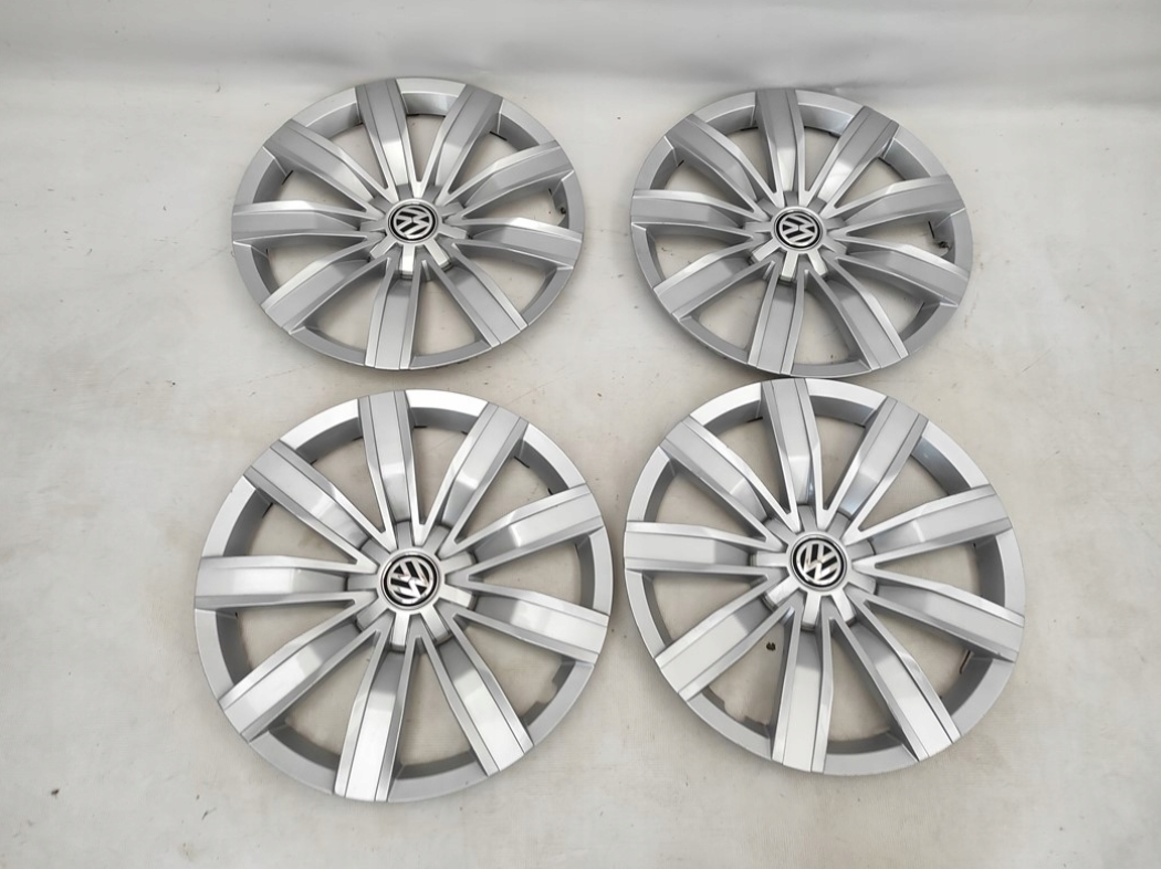 Sada poklic pro plechové disky velikosti R17, original Volkswagen Volkswagen OEM