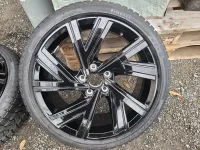 Nová Zimní kola originál Volkswagen Golf Bergamo černé ET51 7,5J X 18 včetně zimních pneu Pirelli Volkswagen OEM