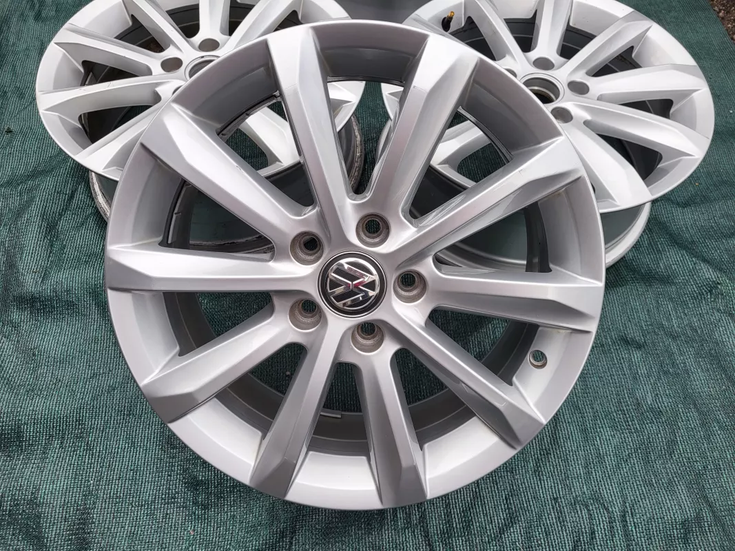 Sada disků VW Helsinky Tiguan / Passat ET41 6,5J x 17 3G0601025C Volkswagen OEM