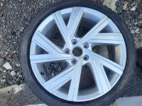 Zimní kola originál Volkswagen Golf Bergamo silver ET51 7,5J X 18 včetně zimních pneu Pirelli Volkswagen OEM