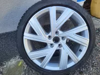 Zimní kola originál Volkswagen Golf Bergamo silver ET51 7,5J X 18 včetně zimních pneu Pirelli Volkswagen OEM